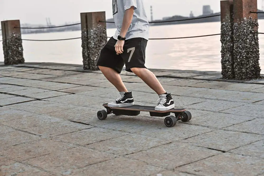 Possway T2 electric skateboard is perfect for office workers. POSSWAY
