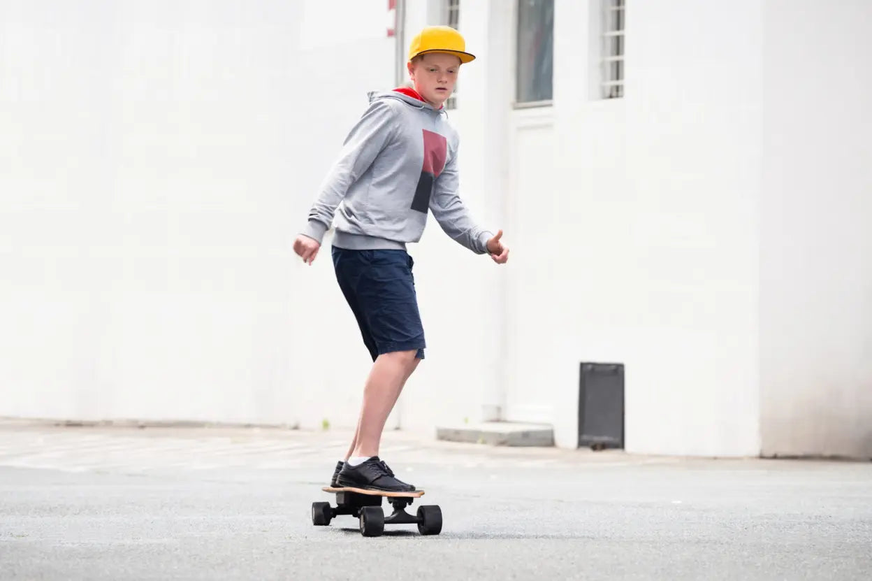 How to Teach Your Kid to Ride an Electric Skateboard POSSWAY